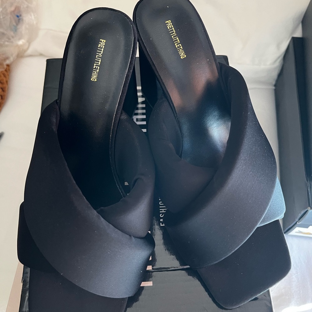 PrettyLittleThing Black Mules